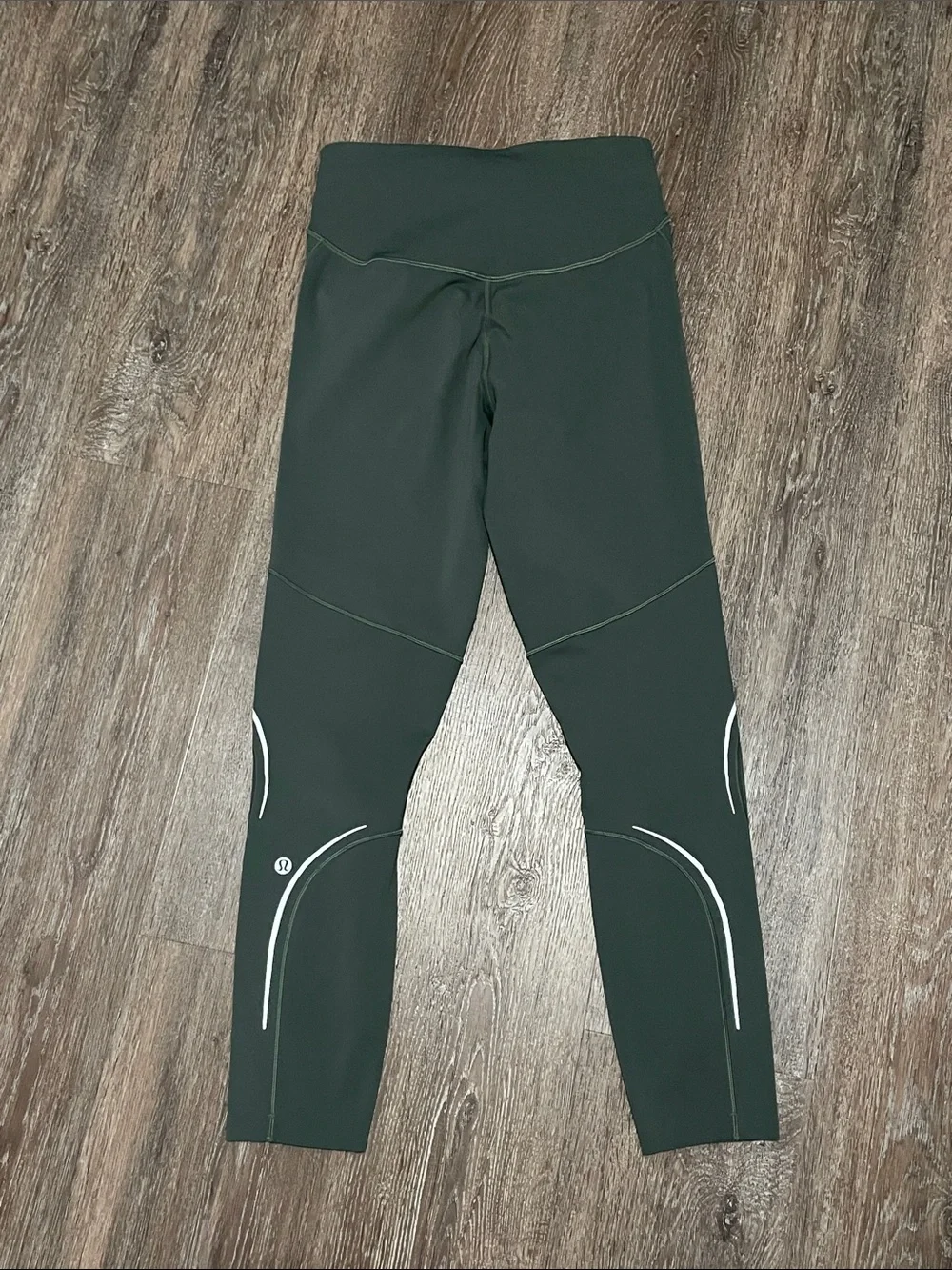 EUC Lululemon Matching Smoked Spruce Set. Size Top 8/Bottom 6